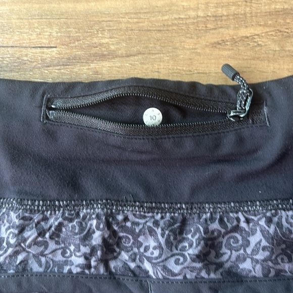 Lululemon Floral Speed up short 10 - Picture 5 of 5